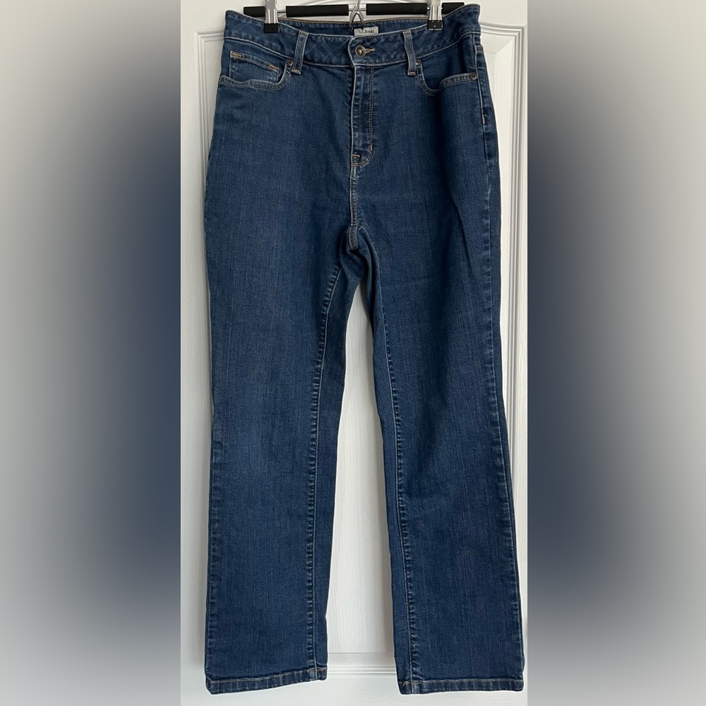 LL Bean Women’s Classic fit Straight leg  Blue Jeans
Size 10 reg